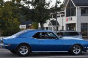 Så har vi en Chevrolet Camaro, fin veteranbil dette her. Skal vi kalle den raggarbil i dag?