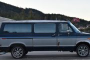 Chevrolet Club Wagon XLT kommer den andre veien, den har vi sett på før