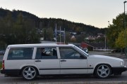 En Volvo stasjonsvogn eller skal vi kalle den Herregårdsvogn? Vi har sett den før og da gjettet vi en Volvo 740