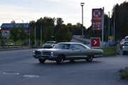 Her er bilen vi kjører, en Pontiac Bonneville 2DHT fra 1966. Men legg også merke til bensin og diesel prisene, ekstra billig i kveld :-)