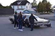 Jo, bilen har blitt for baktung, seks personer pluss et lass med øl blir rett og slett for mye