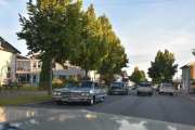 Så da bærer det ned Kaffegata igjen og her møter vi flere biler. Den første er en Chevrolet Impala og den bak er en Chrysler New Yorker 4DR og begge disse putter vi i sjangeren raggarbil i dag