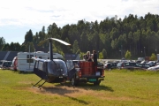 Endelig, nå fyller dem bensin på helikopteret