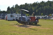 Jaggu blir bensinen pumpet manuelt til helikopteret