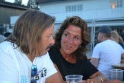 Flere kjentfolk lander ved bordet vårt