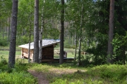 Med grill, benker og bord