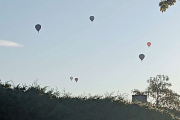 Amanda 19 september 2025 - Luftballonger over Hamar, og her ser vi seks av dem, nærmere kommer vi ikke