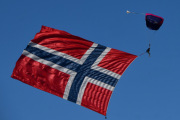 Morten 14 september 2024 - Flydagen Hamar. Hvor stort kan flagget være, snakker vi om 8x10 meter?