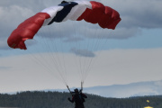 Morten 19 juni 2022 - Kjeller Flydag, men apropos side,  Veteranenes Fallskjermklubb har en egen hjemmeside, det er mye fint der :-)