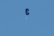 Morten 24 juni 2023 - Heliumballong over Høyenhall, den kommer fra sentrum et sted og er på vei nordover