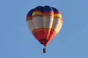 Morten 30 november 2019 - To luftballonger over Høyenhall. Dette er LN-COM som er en Cameron V-90 fra 1997 som Steffen eier