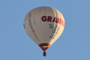 Morten 30 november 2019 - To luftballonger over Høyenhall. Den andre blir litt vanskeligere, men den kommer fra Sverige og heter SE-ZMU og er en Lindstrand LBL 120A fra 2005 og heter "Heart of Gold IV". Den tilhører Ballongklubben 42