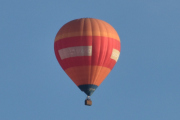 Morten 7 september 2025 - LN-CST over Høyenhall, klokken er 18.22 og det er Sopra Steria luftballongen Ultramagic M-120 fra 2003 vi ser her