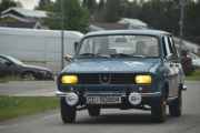 Men så dukker plutselig junior opp i sin Renault 12 og vi for bare en kald hånd som hilsen