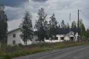 Her var det vist fest i gamle dager, og en gang i året nå for spesielt inviterte, tok bilde av andre hus også men de ble så fillerista at jeg måtte slette dem
