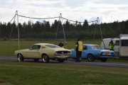 Vi prøver igjen, to nye biler. Fra? Ikke sant, du har lært det nå, alltid fra venstre. En Ford Mustang fra 1967 og en Ford Mustang  fra 1968