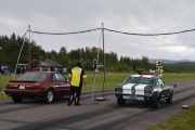 Nå skal de starte, det er en Ford Mustang fra 1986 og en Ford Mustang fra 1968