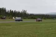 Der står det jaggu en morsomt lite fly også