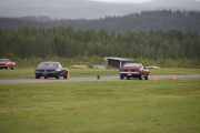 Da er det sikkert slik at de kjører på rullebanen til flyene, så ingen fly lander eller letter i dag trodde jeg