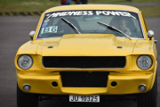 Jeg står vel ikke i veien for disse gutta her? Dette er en "Madness Power" som vil si en Ford Mustang Hardtop fra 1965
