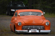 Men her står jeg ikke i veien, den står nemlig parkert. Det er en Mercury Monterey fra 1950 men kan årstallet være riktig her? Uansett, tøff var den