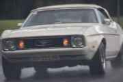Men selvfølgelig er det Mustanger i området også på en dag som denne. Denne kom fort men fikk med meg at det er en Ford Convertible fra 1973