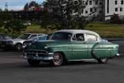 Vi kan ikke gi oss nå, det er jo sa mange fine og artige biler her. Dette er en god gammel Chevrolet 210 fra 1954