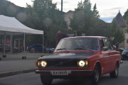 Som jeg skrev tidligere, det er eldre folk som tar ut bilen sin også. Dette er en Volvo 144 De Luxe fra 1973