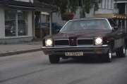 Nå har vi kjørt i denne gata så mange ganger at det kan hende jeg har tatt noen før. Men dette er en Pontiac Le Mans fra 1973