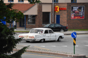 Rånerbil, har vi tatt denne før? I hvert fall ikke bakfra. Dette er en Chevrolet fra 1963, se på den lakken da!