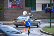 Og der har vi synderen, det er bygderamp i sin Audi 90 fra 1985