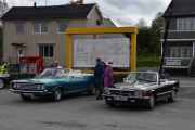 Til venstre en Ford 500 Convertible, 1969 modell og til høyre en Mercedes-Benz 300 SL, 1986 modell. Nå kan det hende jeg går litt rundt meg selv og tar noen biler på ny