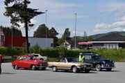 Tre biler til, vi begynner fra venstre. Saab V 4 fra 1969, neste er en  Mercedes-Benz 280 SL, 1982 modell og til slutt en Ford De Luxe, 1951 modell