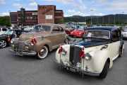 Men nå må vi ta en kikk på våre danske venner. Vi begynner fra høyre, Alvis TA 21 Ticford fra 1953 og neste er en Chevrolet fra 1941