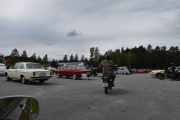 Nå skal vi kjøre mot Olympiaparken i Lillehammer og motorsyklene kjører først i kolonnen. Dette er en Hercules K 125 fra 1971 forresten