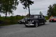En Ford 8 Cylinder fra 1946 slipper oss forbi