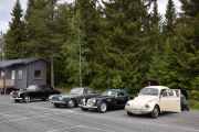 Skal vi bare begynne fra venstre? Peugeot fra 1962, neste Lancia Flaminia fra 1968, neste Morgan Plus 8 3.9 registrert 2000, og siste en Volkswagen VW 1300 S fra 1973