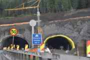 Så skal vi få to tunneler og kjøre igjennom i istedenfor en, da blir det enda flere veibommer