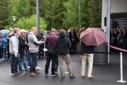 NRK og TV2 var også tilstede pluss en flokk med journalister med fotoapparat med seg