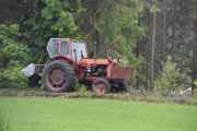 Vi passerer en gammel traktor uten og dokumentere noe mer
