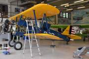 Her inne så står det en Boeing Stearman PT-17 Kaydet som Norwegian Flying Aces opererer. Jeg skrev feil på turen oppover. Den er fra 1943 og se som den skinner