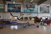 Det er mye spennende her, nå ser vi på en Socata TB-20 fra 1988, har dere lagt merke til at det er mange veteraner her? Dag er heldig, men jeg ser den neppe over Høyenhall