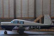 Men det er flere fly her, nå ser vi på en Mooney M.20C Ranger fra 1969. Jeg håper at jeg kan se Trond over Høyenhall en gang