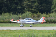 Har du sett på maken, den skjuler seg hele tiden. Men jeg tror at det er en Aerospool WT9 Dynamic som dro seilflyet opp