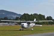 Jeg lurte litt på om vi skulle kappkjøre, en Cessna 172S fra 2006 mot en Renault 6 fra 1975