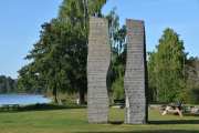 Denne ble avduket samtidig som skulpturparken åpnet i 1992, den er laget av Hagbart Solløs og heter "Portal". Skulpturen er laget i granitt