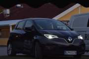 Men det kommer flere i kveldingen, disse er fra Finland og kjører en Renault Zoe som er elektrisk