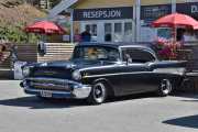 Men det står en til der borte, det er en Chevrolet Bel Air fra 1957. Men nå skal jeg konsentrere meg om Renault igjen