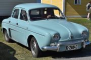 Det er en Renault Dauphine fra 1964, som dere ser så ligner den på en Renault Ondine
