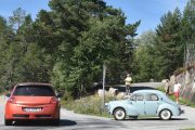 4CV-en  har gitt opp, eller kanskje de startet før oss og vil bare se på oss som sliter oppover. Det var veldig fint uansett